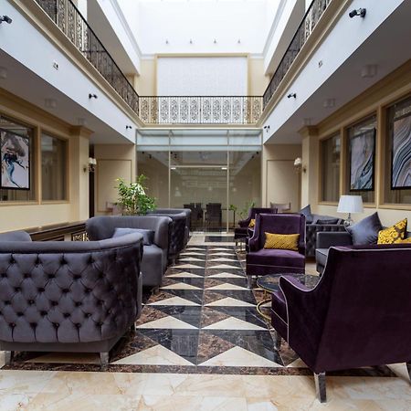 Royal Bv Hotel Ustʼ-Kamenogorsk Eksteriør billede