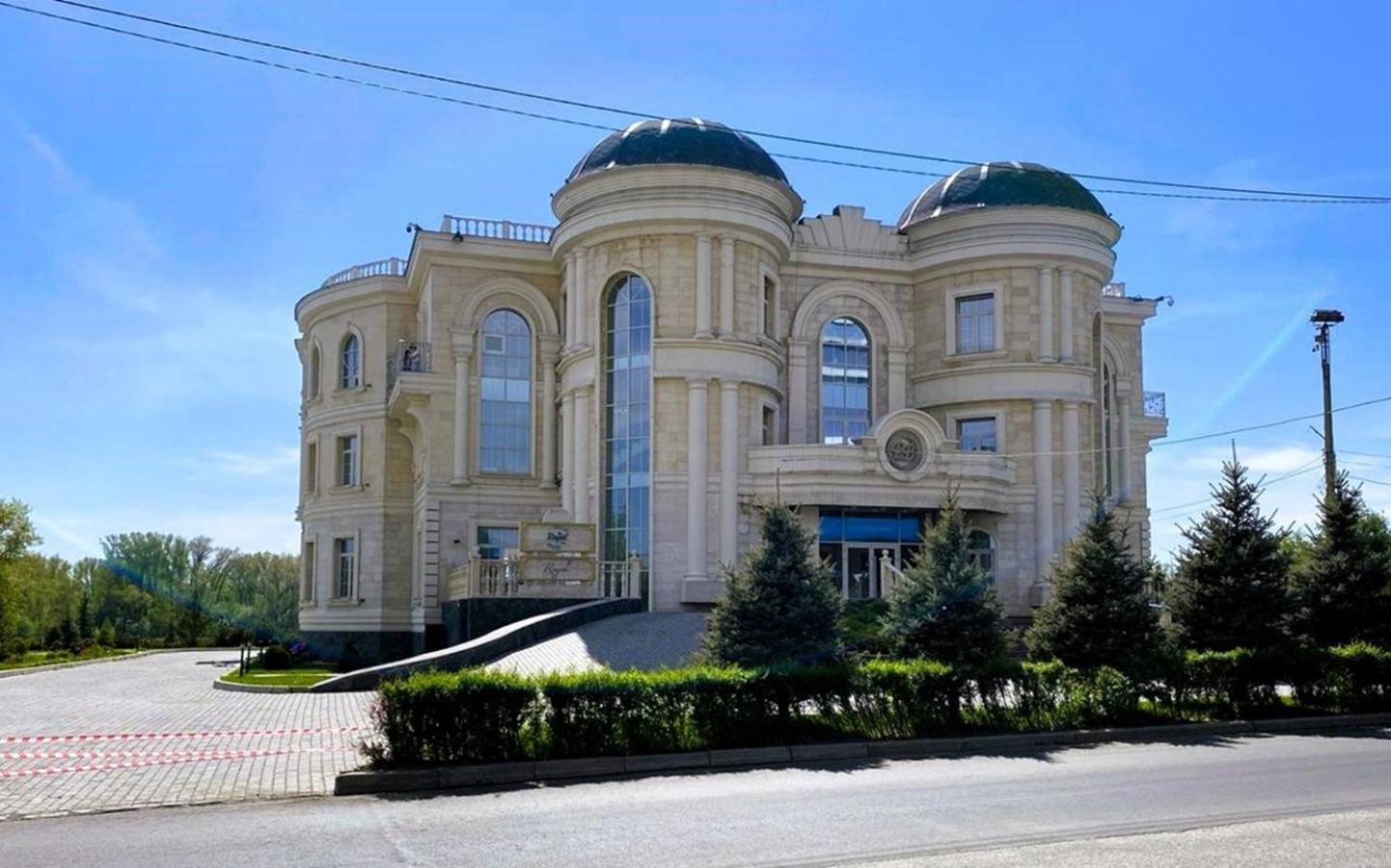 Royal Bv Hotel Ustʼ-Kamenogorsk Eksteriør billede