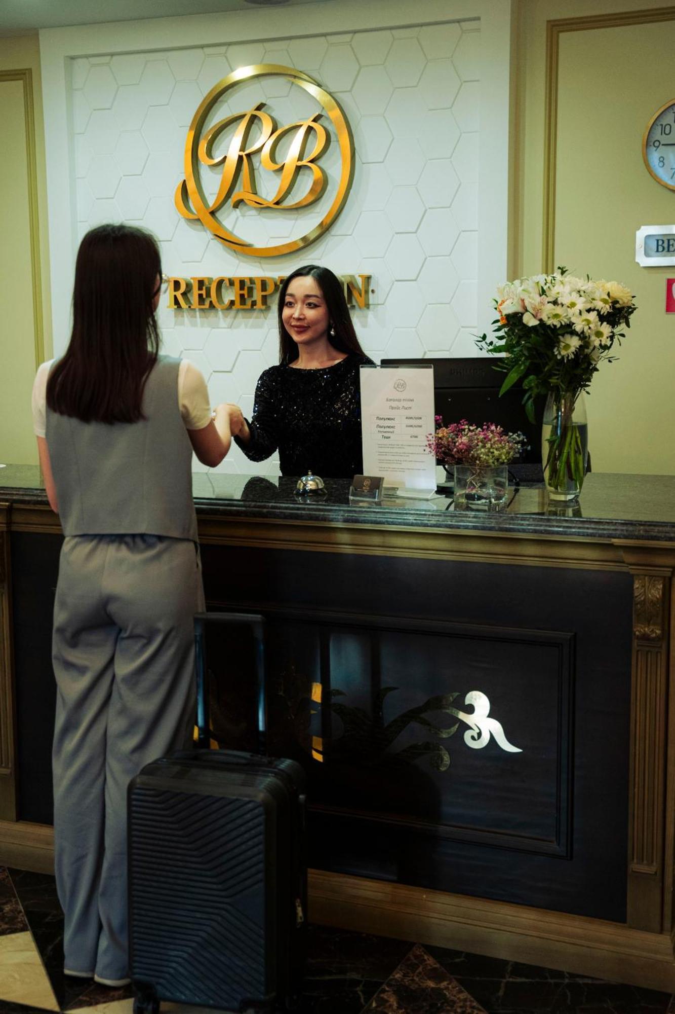 Royal Bv Hotel Ustʼ-Kamenogorsk Eksteriør billede