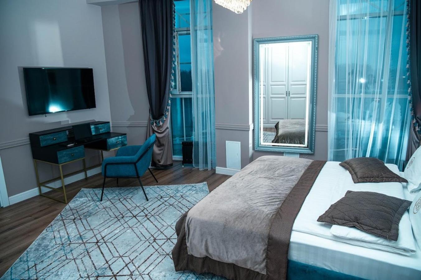 Royal Bv Hotel Ustʼ-Kamenogorsk Eksteriør billede