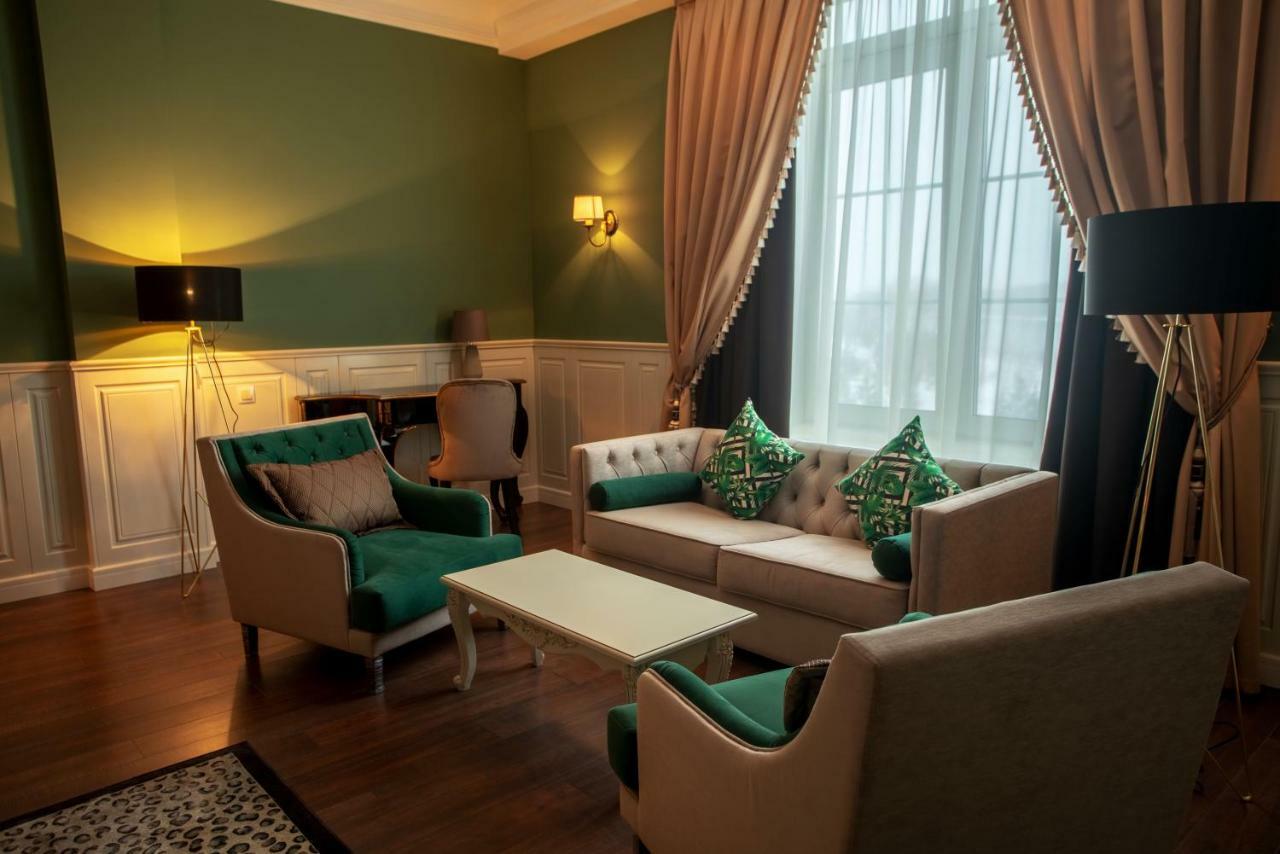 Royal Bv Hotel Ustʼ-Kamenogorsk Eksteriør billede